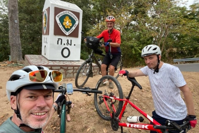 Roeland en Michel op de fiets door Noord-Thailand Roeland en Michel op de fiets door Noord-Thailand